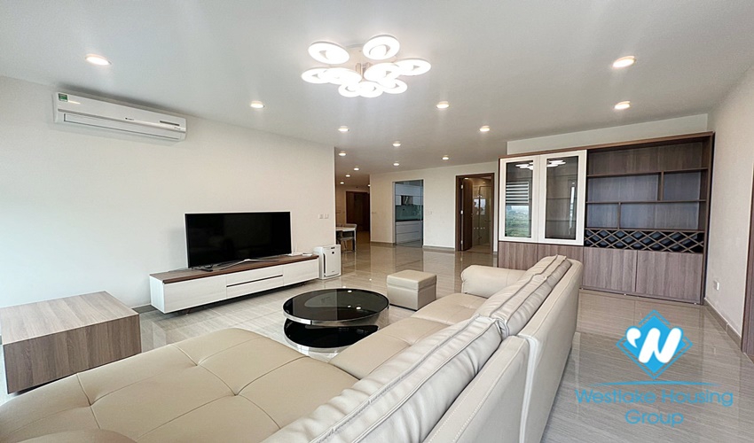 154m2, 3 bedrooms aprtment with modern furnitures for rent in L building, Ciputra
